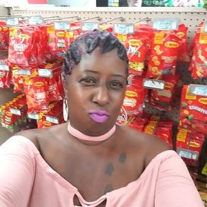 Meet your Posher, Esther